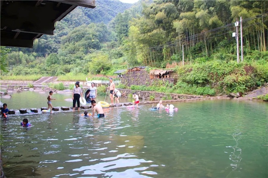 桐廬蘆茨灣天然浴場